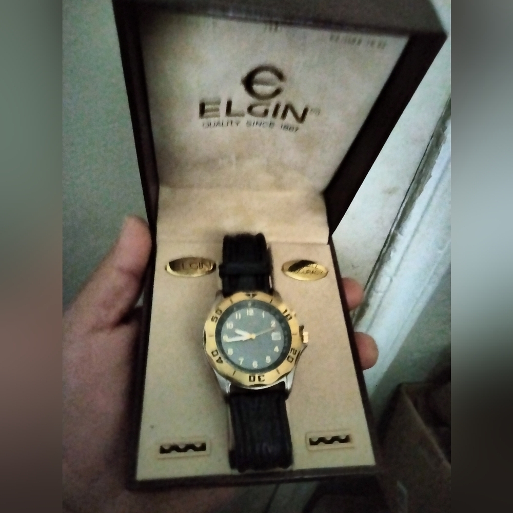 Elgin Men's Elegant Black and Gold Watch Vintage In Original Box